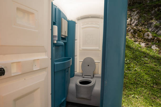 Best Porta potty rental near me  in Fontana, CA